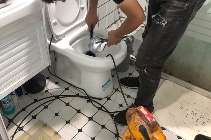 潍城马桶堵塞自己疏通还是找师傅？专业上门服务让你省时更省心